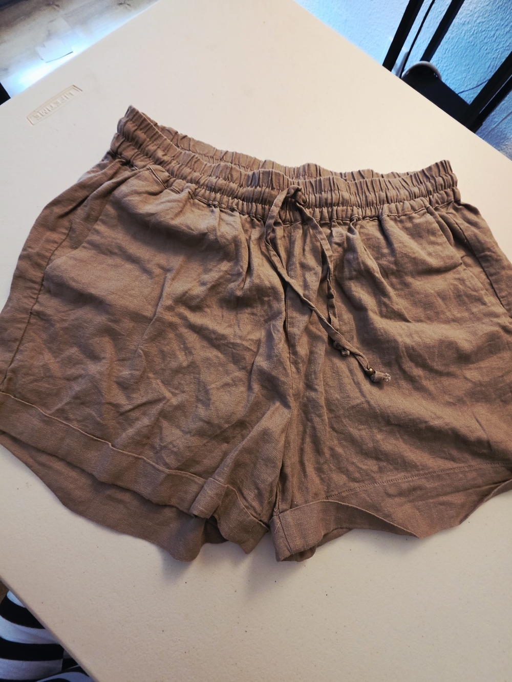 Women’s Drawstring Linen-Blend Shorts - Brown - Picture 3 of 9